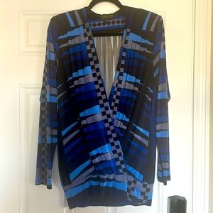 Gently worn looks brand new stretchy wrap style top